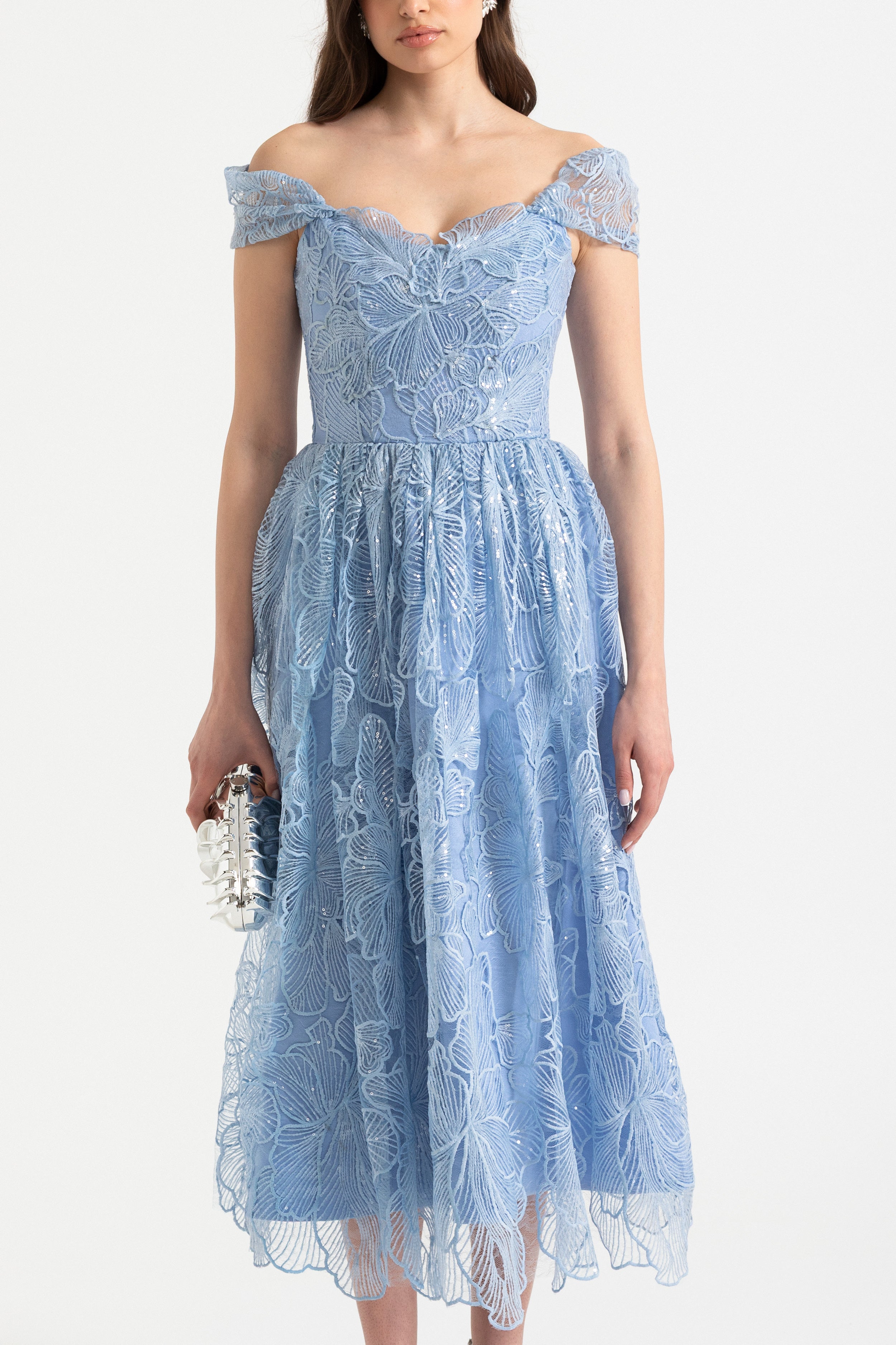 Off-Shoulder Midi Jurk met Bloemenkant en Korset Achterkant