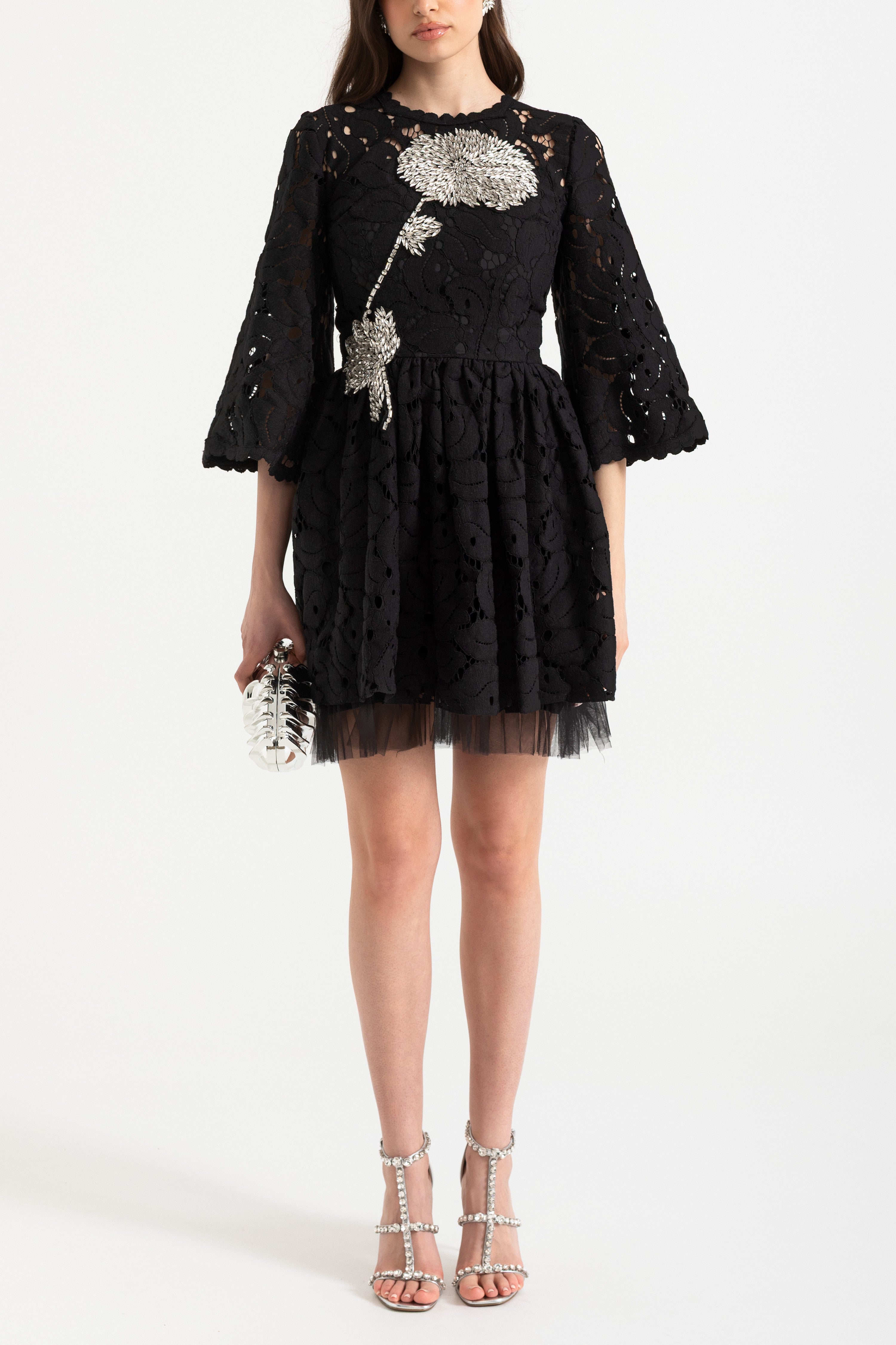 Geborduurde Mini Jurk met Trompetmouwen en Tulle Zoom