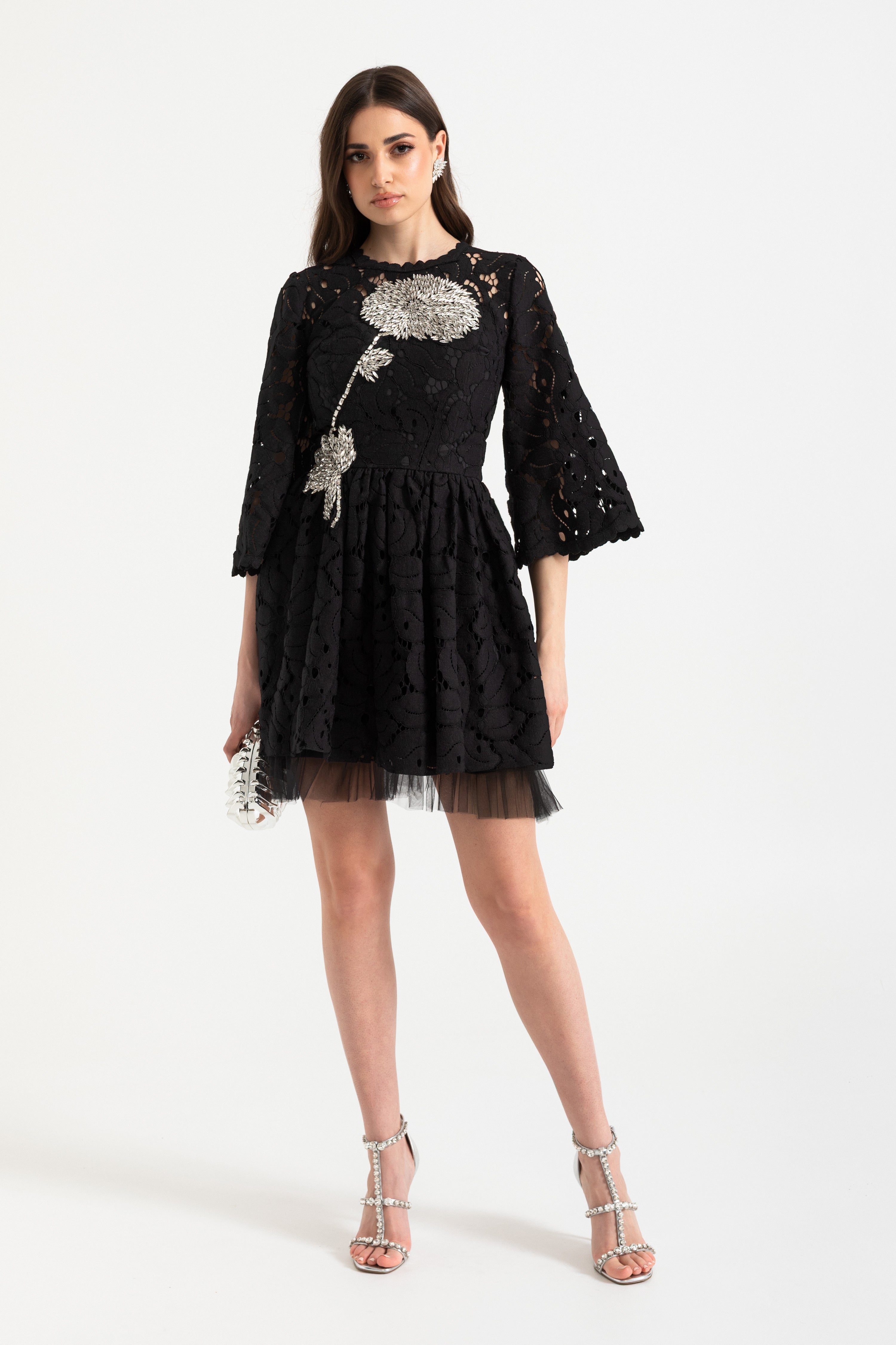 Geborduurde Mini Jurk met Trompetmouwen en Tulle Zoom