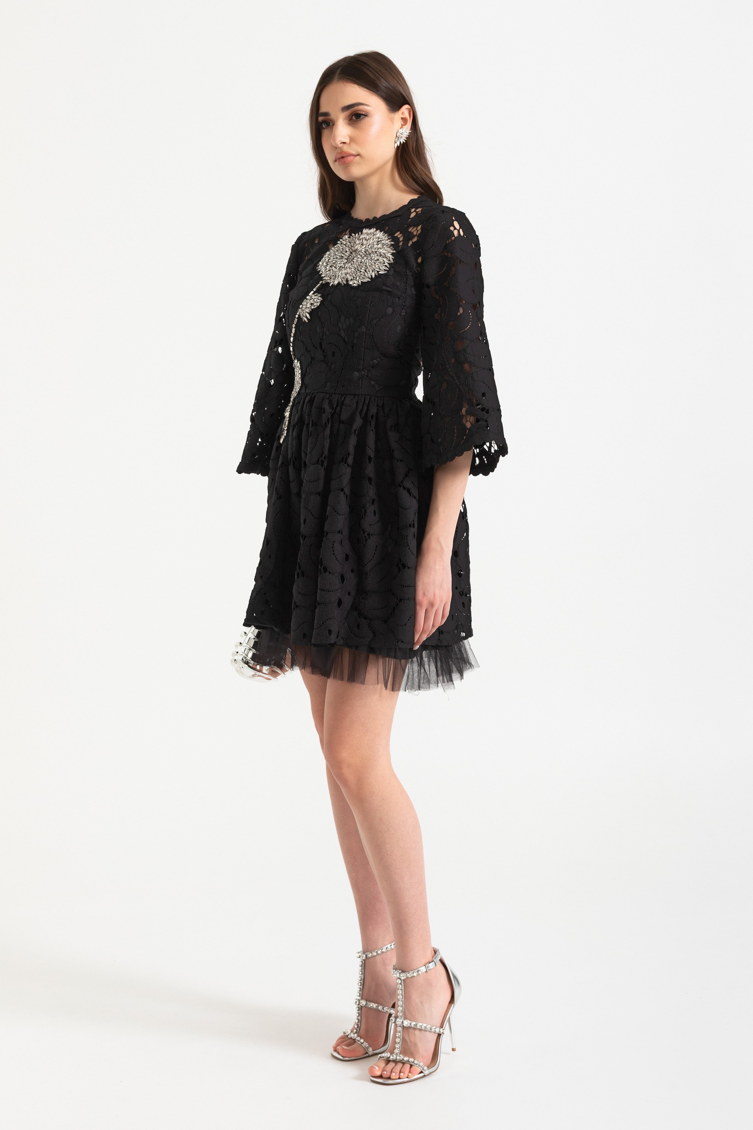 Geborduurde Mini Jurk met Trompetmouwen en Tulle Zoom