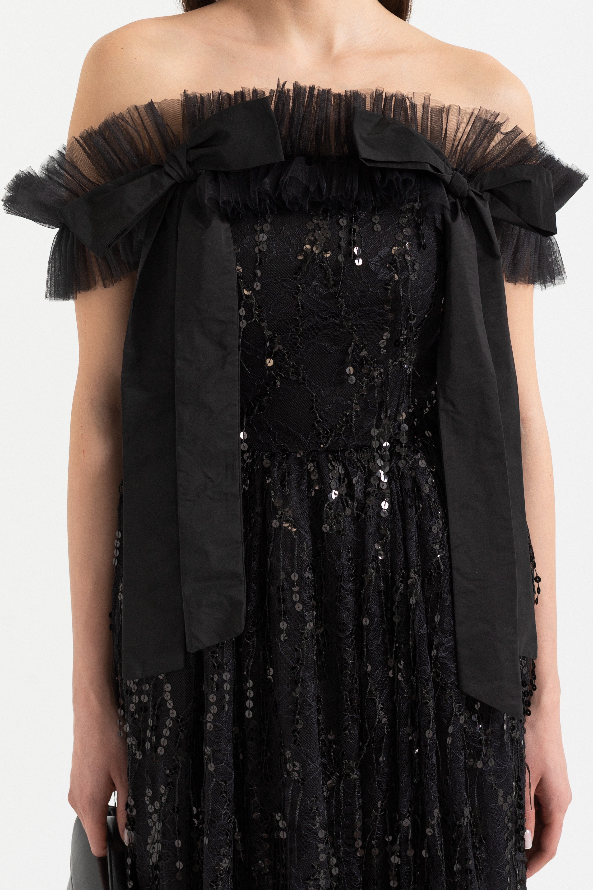 Off-Shoulder Pailletten Midi Jurk met Tulle Ruches en Vetersluiting Achter