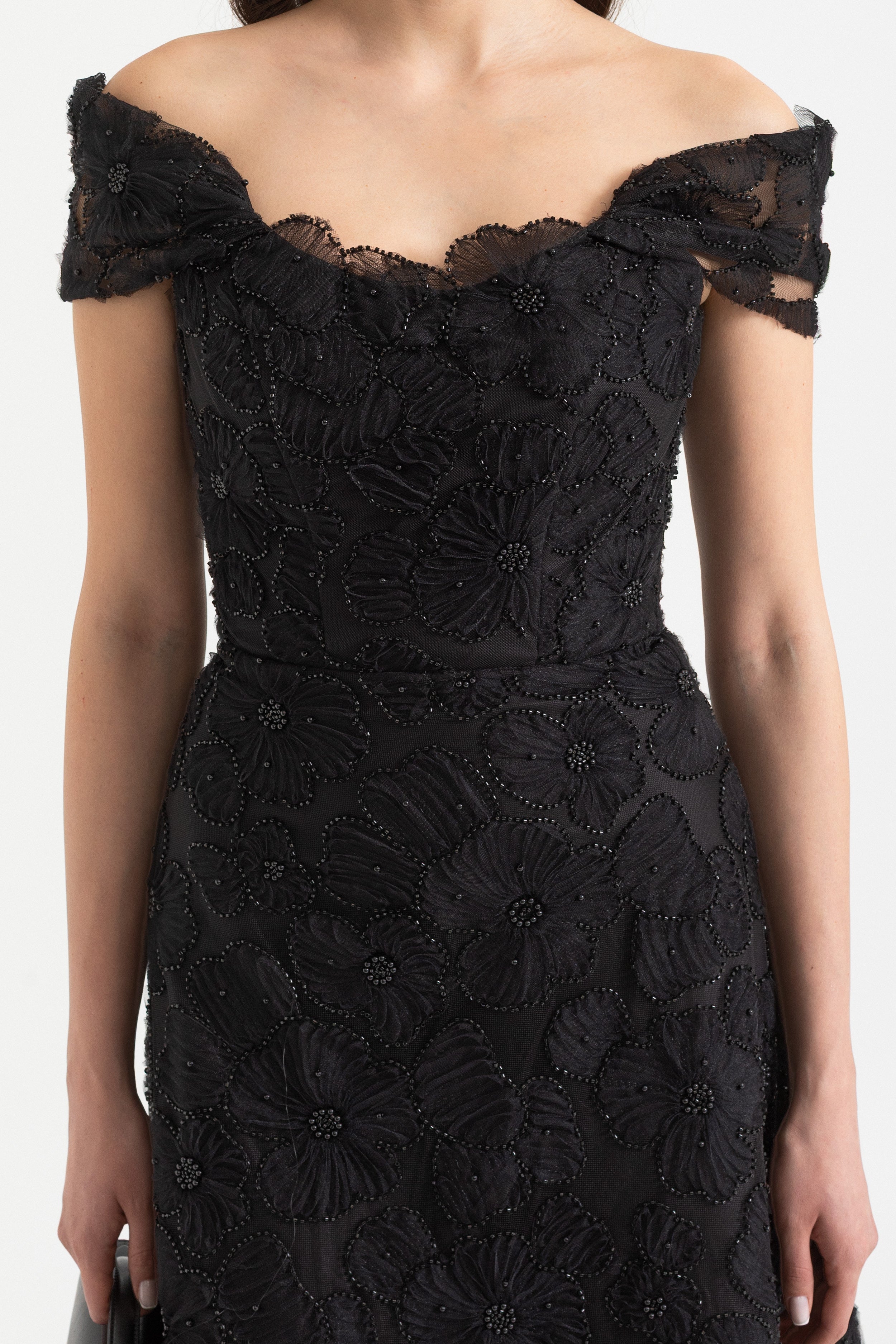 Off-Shoulder Midi Jurk met 3D Bloemenborduurwerk en Vetersluiting Achterkant