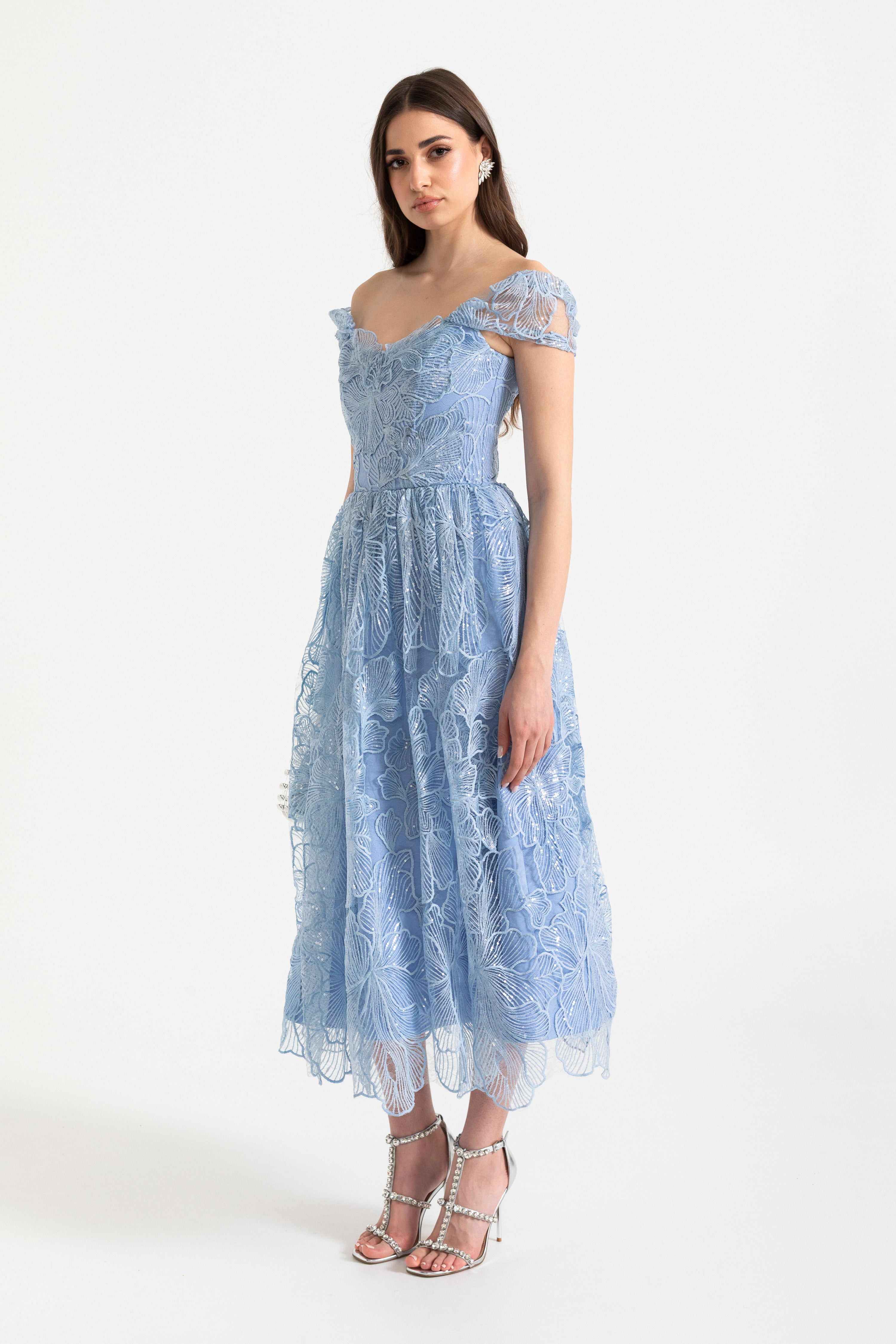 Off-Shoulder Midi Jurk met Bloemenkant en Korset Achterkant 