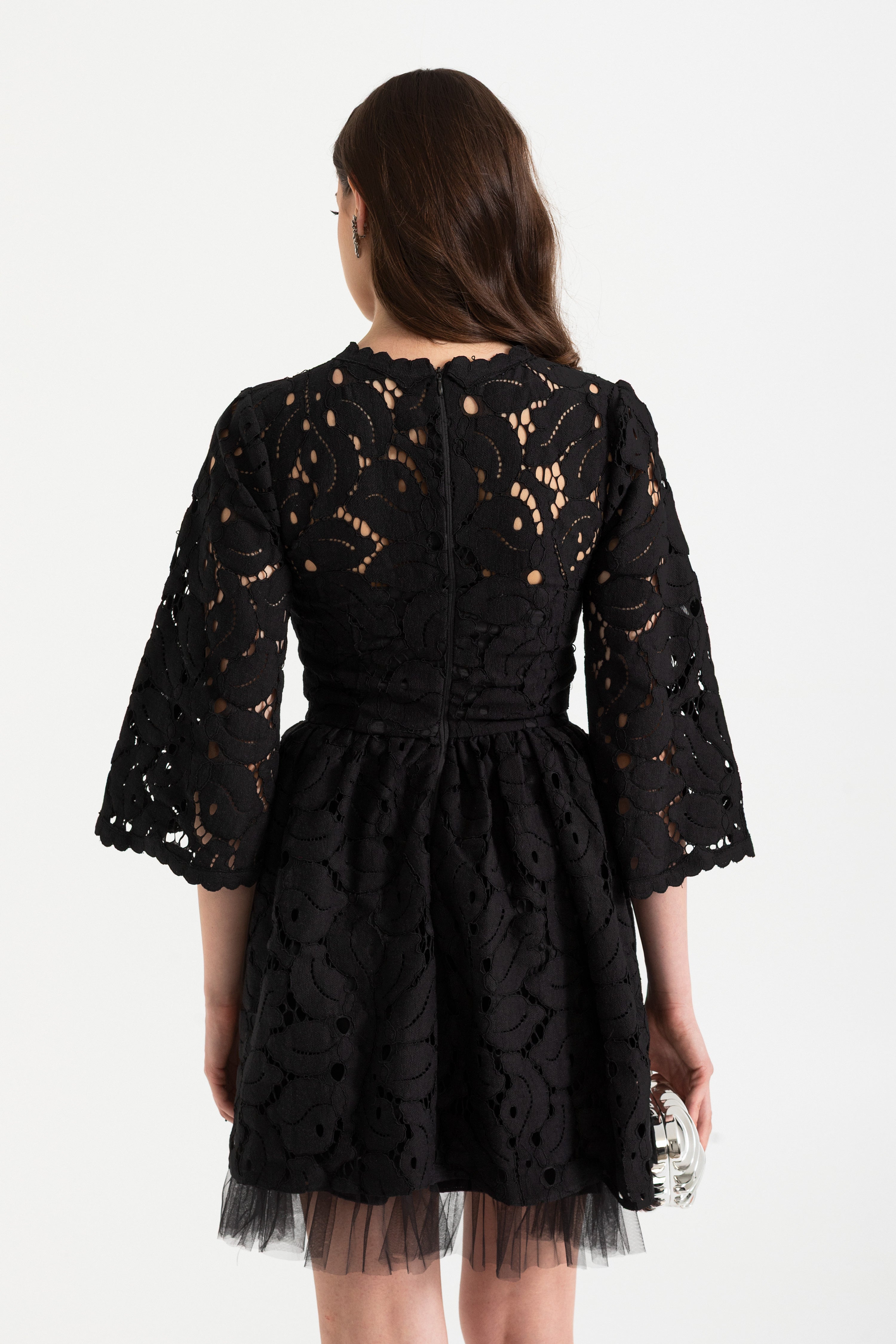 Geborduurde Mini Jurk met Trompetmouwen en Tulle Zoom 