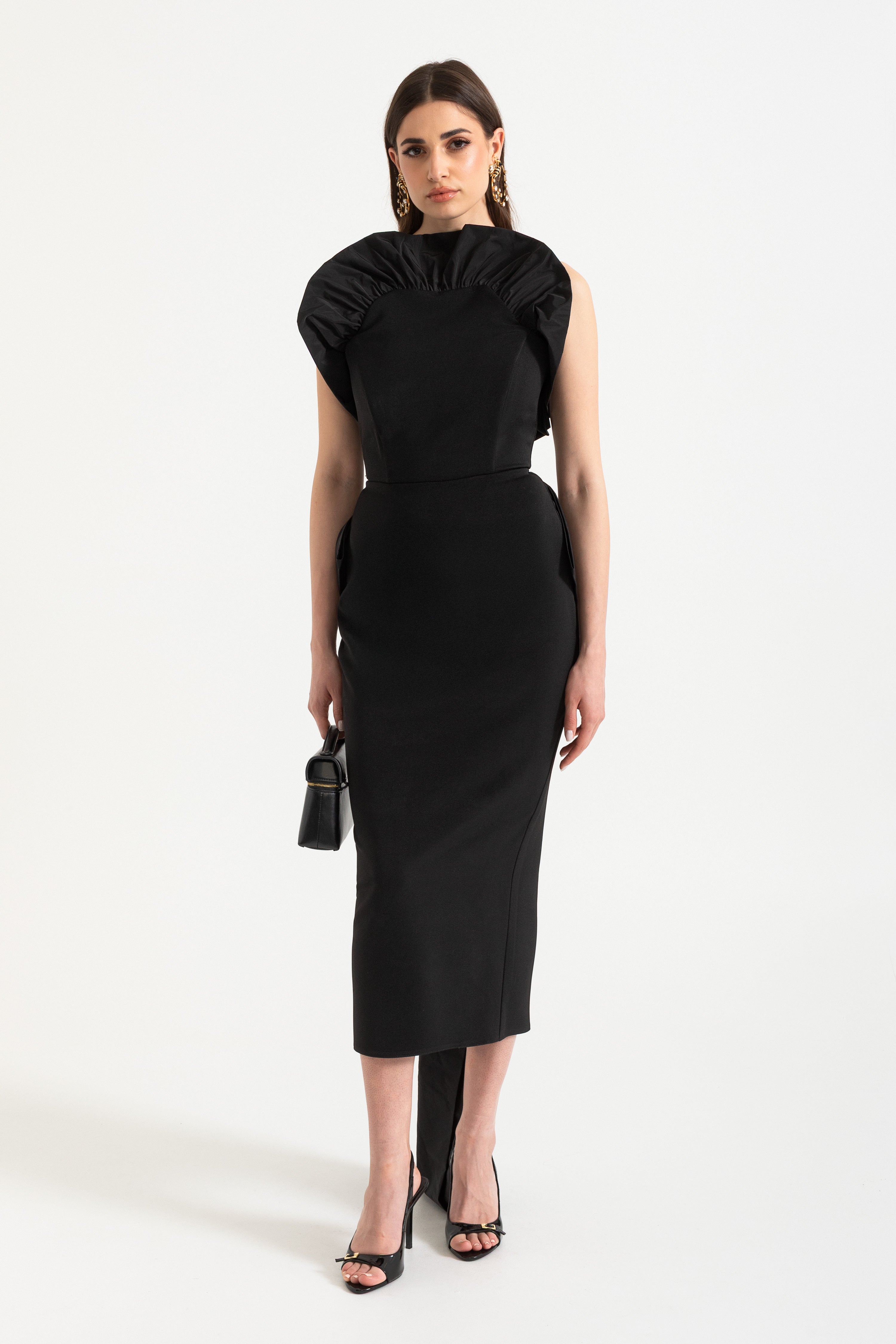 Midi-jurk met gedrapeerde schouders en oversized strik op de rug 
