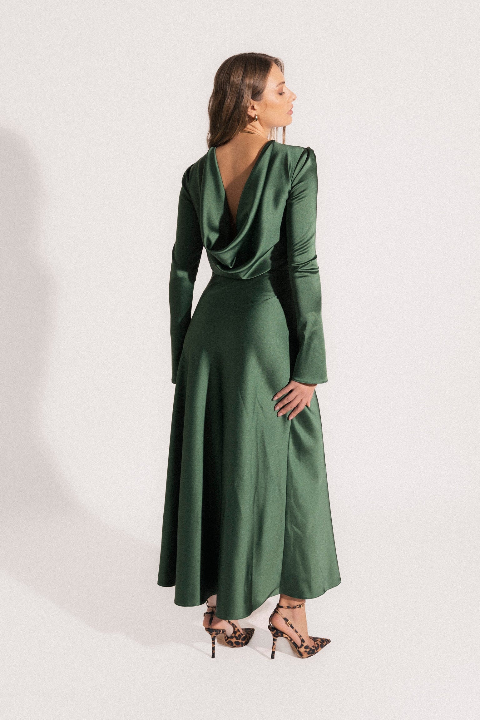 Iris – Dark Bloom - Green